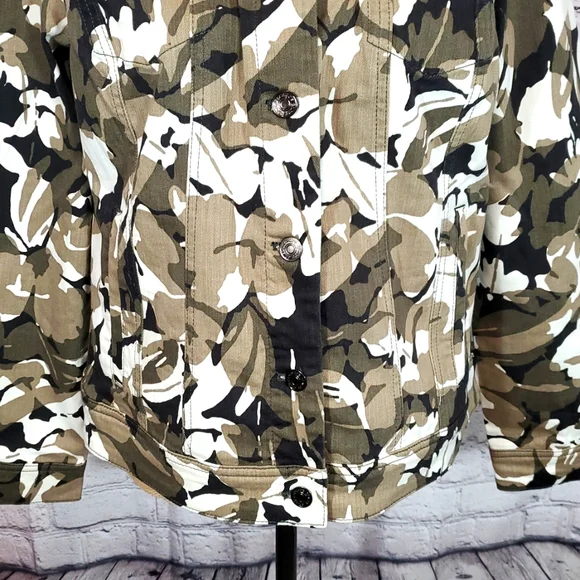 Chico's Camo Floral Print Denim-Style Jacket — Chico's Size 1 — US Size M/8 NWT - Picture 3 of 12
